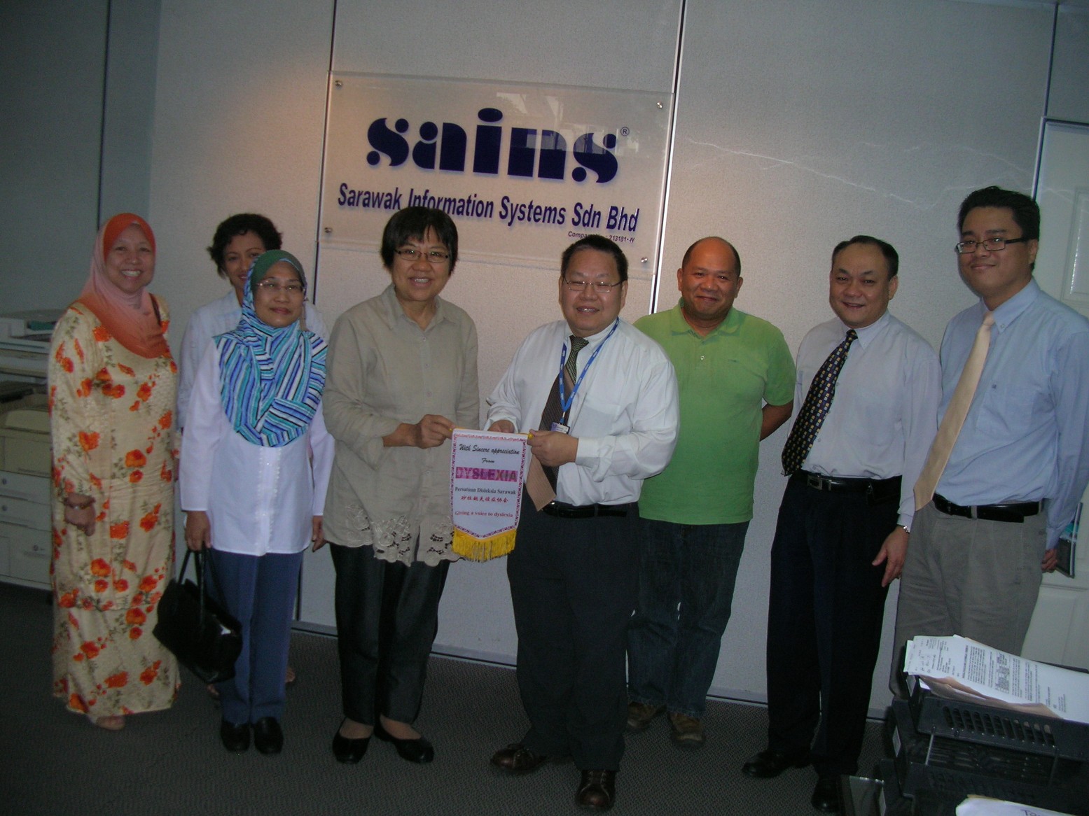 Group photo SAINS and Dyslexia Association of Sarawak